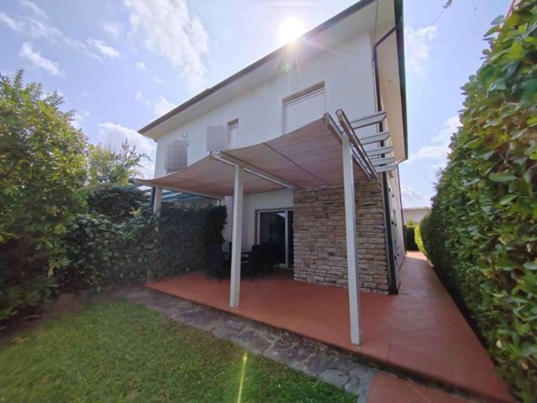 casa indipendente in vendita a Forte dei Marmi
