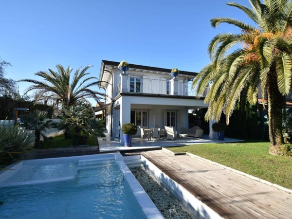 casa indipendente in vendita a Forte dei Marmi