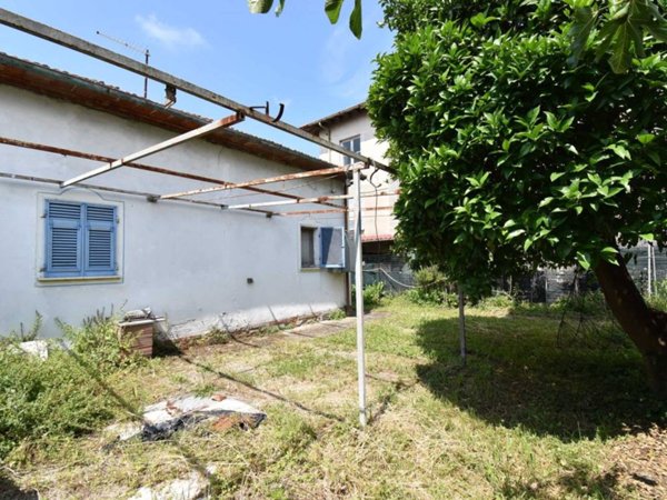 casa indipendente in vendita a Forte dei Marmi in zona Vaiana