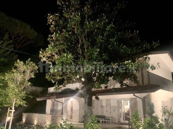 casa indipendente in vendita a Forte dei Marmi