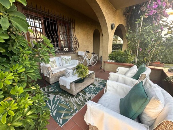 casa indipendente in vendita a Forte dei Marmi in zona Vittoria Apuana