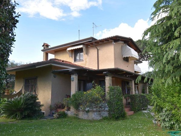 casa indipendente in vendita a Forte dei Marmi in zona Vaiana
