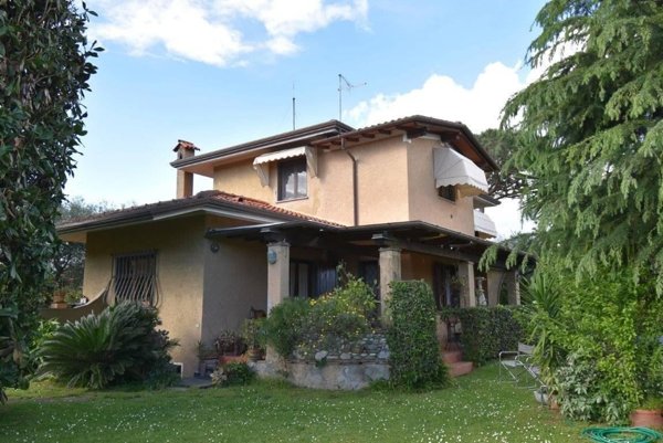 casa indipendente in vendita a Forte dei Marmi