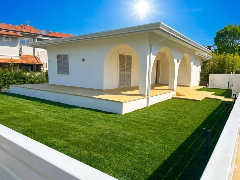 casa indipendente in vendita a Forte dei Marmi in zona Vittoria Apuana