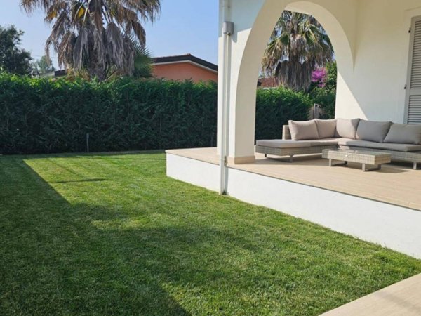 casa indipendente in vendita a Forte dei Marmi in zona Vittoria Apuana