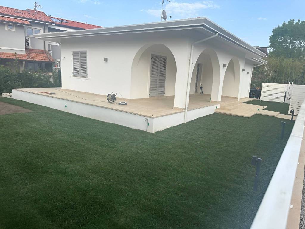 casa indipendente in vendita a Forte dei Marmi in zona Vittoria Apuana