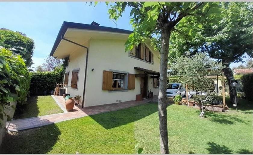 casa indipendente in vendita a Forte dei Marmi