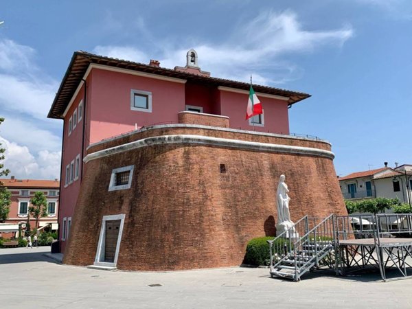 casa indipendente in vendita a Forte dei Marmi in zona Vittoria Apuana