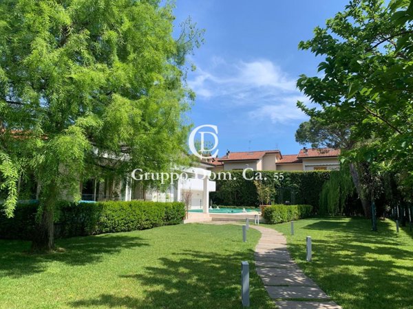 casa indipendente in vendita a Forte dei Marmi