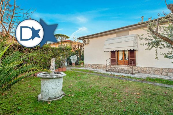 casa indipendente in vendita a Forte dei Marmi