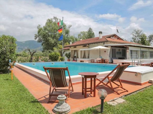 casa indipendente in vendita a Forte dei Marmi in zona Vaiana