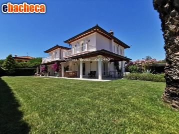 casa indipendente in vendita a Forte dei Marmi in zona Vittoria Apuana
