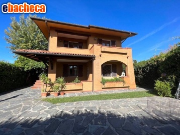 appartamento in vendita a Forte dei Marmi in zona Vittoria Apuana