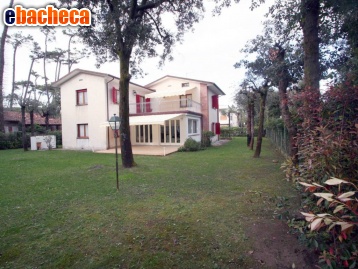 casa indipendente in vendita a Forte dei Marmi in zona Roma Imperiale