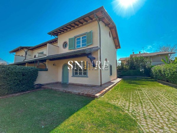 casa indipendente in vendita a Forte dei Marmi