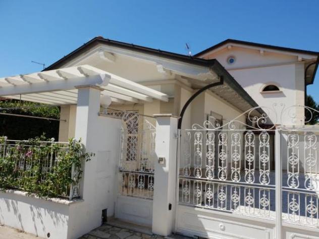 casa indipendente in vendita a Forte dei Marmi