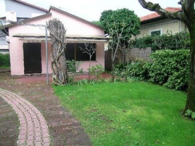 casa indipendente in vendita a Forte dei Marmi