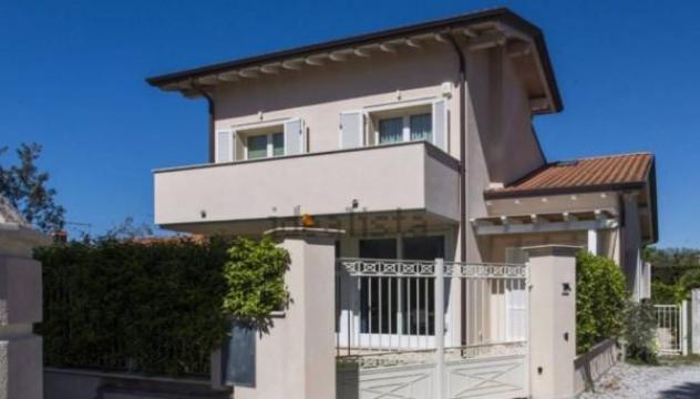 casa indipendente in vendita a Forte dei Marmi
