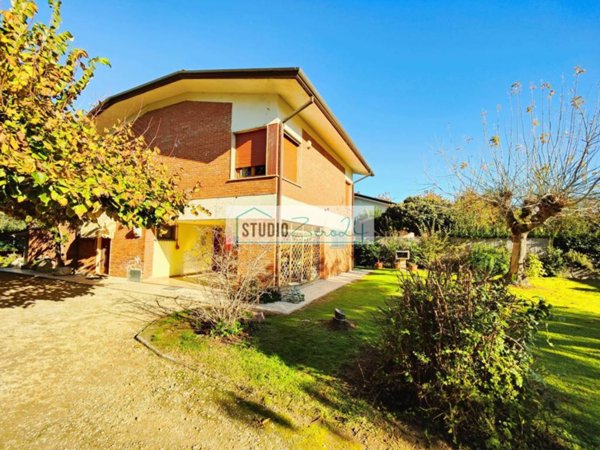 casa indipendente in vendita a Forte dei Marmi