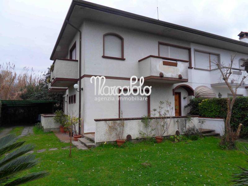 casa indipendente in vendita a Forte dei Marmi in zona Roma Imperiale