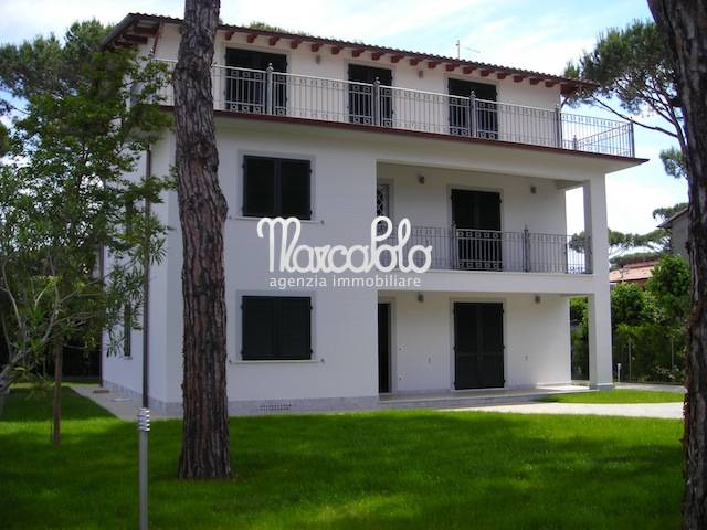 appartamento in vendita a Forte dei Marmi in zona Vittoria Apuana
