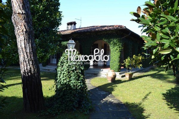 casa indipendente in vendita a Forte dei Marmi