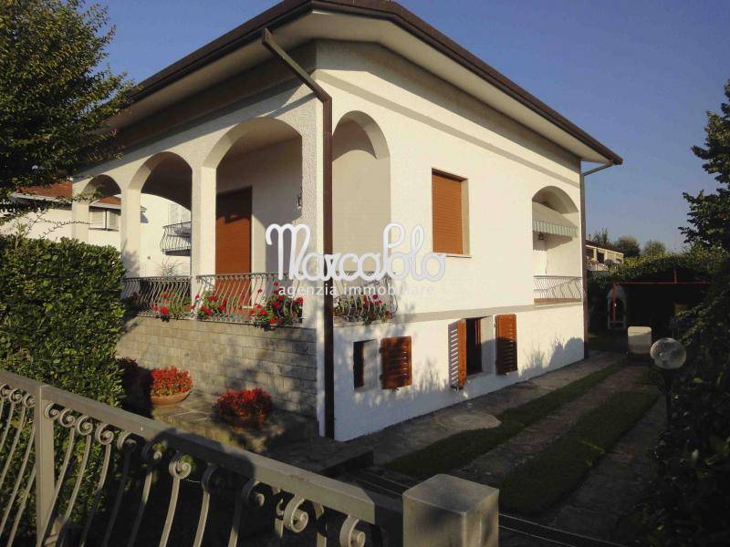 casa indipendente in vendita a Forte dei Marmi in zona Vaiana