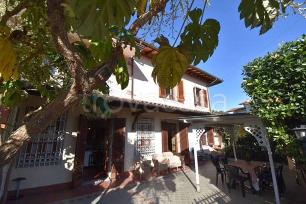 casa indipendente in vendita a Forte dei Marmi