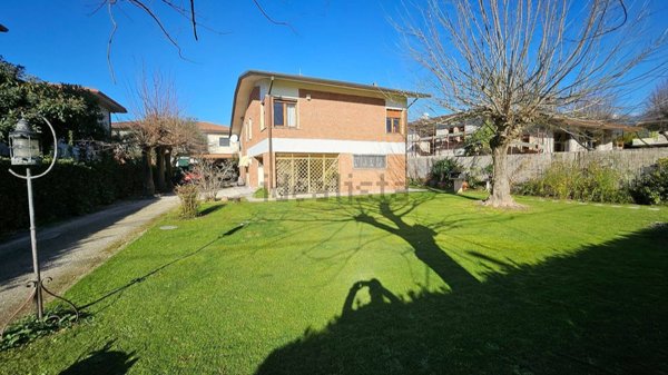 casa indipendente in vendita a Forte dei Marmi