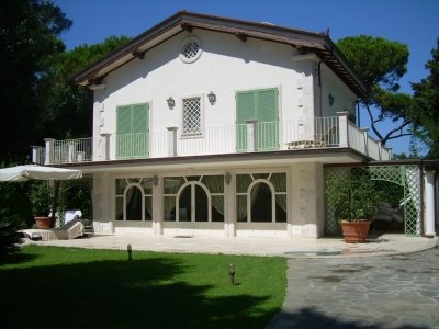 casa indipendente in vendita a Forte dei Marmi in zona Roma Imperiale