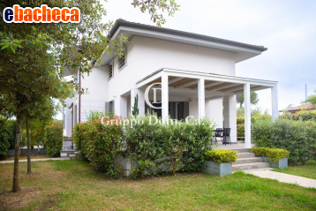 casa indipendente in vendita a Forte dei Marmi