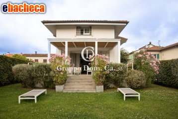 casa indipendente in vendita a Forte dei Marmi