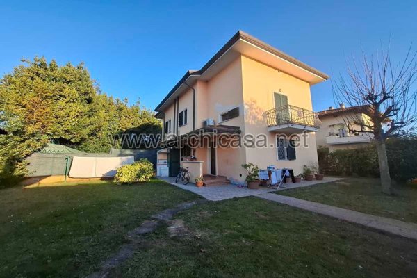 casa indipendente in vendita a Forte dei Marmi