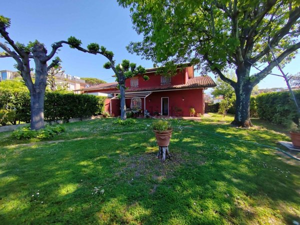 casa indipendente in vendita a Forte dei Marmi