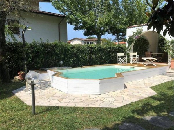 casa indipendente in vendita a Forte dei Marmi in zona Roma Imperiale