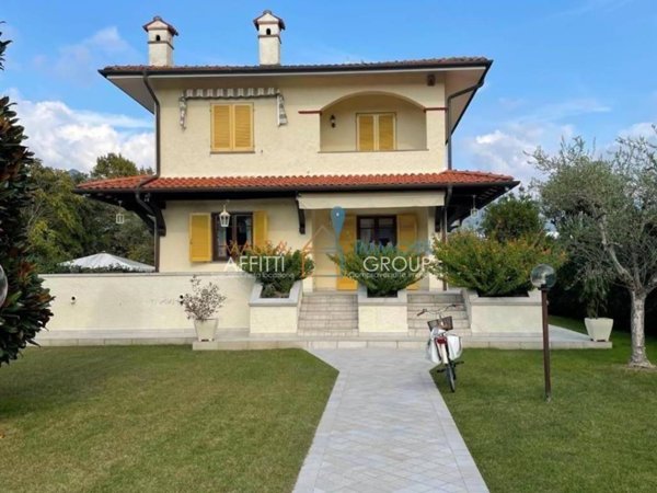 casa indipendente in vendita a Forte dei Marmi