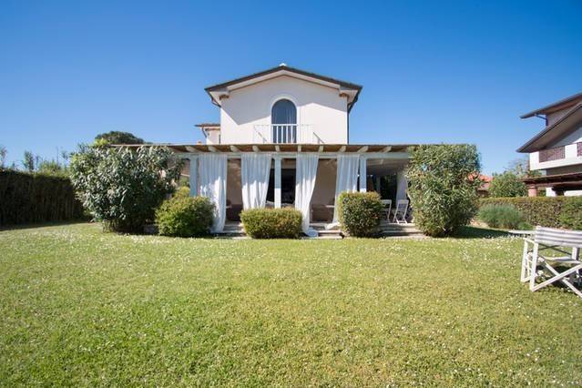 casa indipendente in vendita a Forte dei Marmi in zona Vittoria Apuana