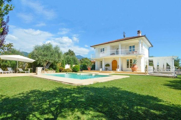 casa indipendente in vendita a Forte dei Marmi