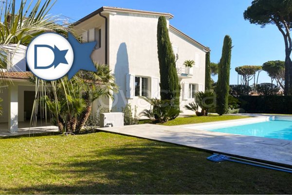 casa indipendente in vendita a Forte dei Marmi in zona Roma Imperiale