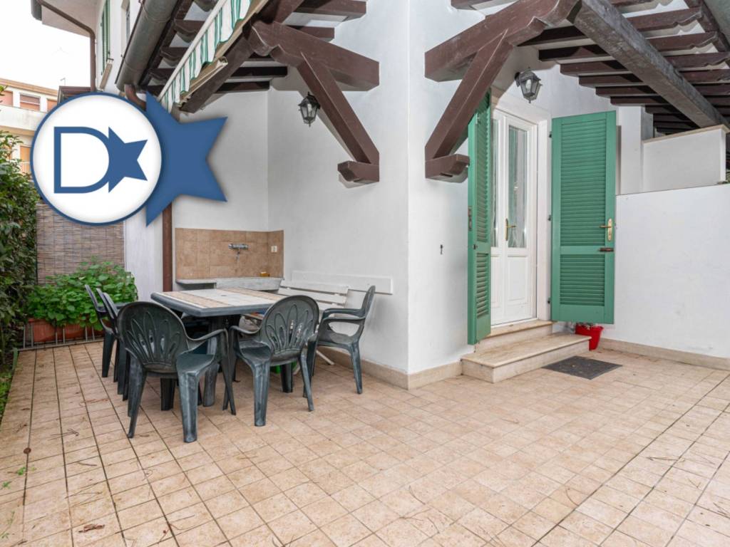 casa indipendente in vendita a Forte dei Marmi in zona Vittoria Apuana