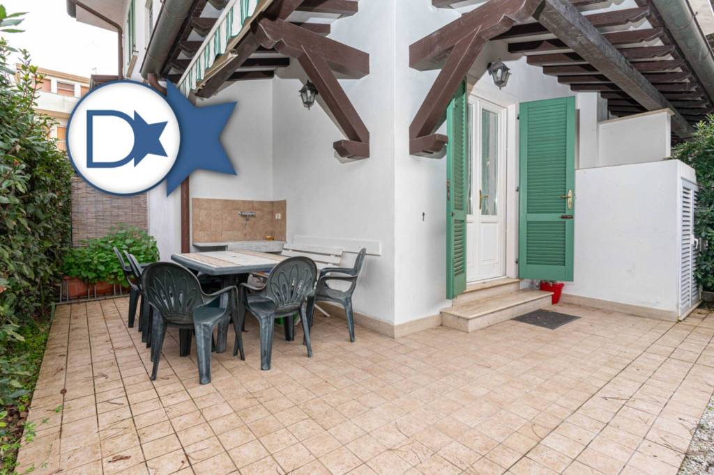 casa indipendente in vendita a Forte dei Marmi in zona Vittoria Apuana