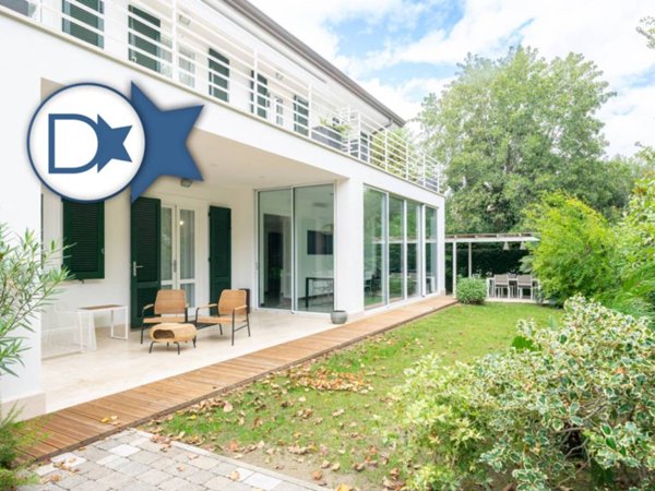 casa indipendente in vendita a Forte dei Marmi