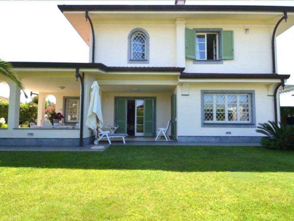 casa indipendente in vendita a Forte dei Marmi in zona Vittoria Apuana