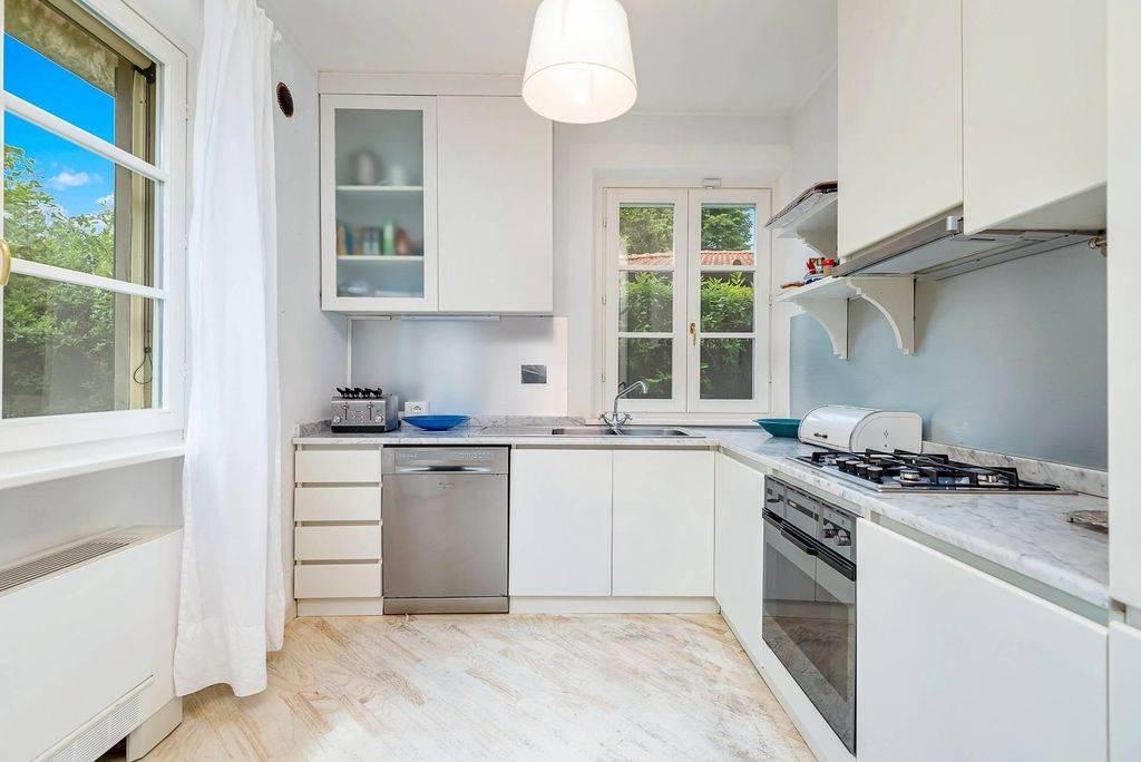 appartamento in vendita a Forte dei Marmi in zona Roma Imperiale