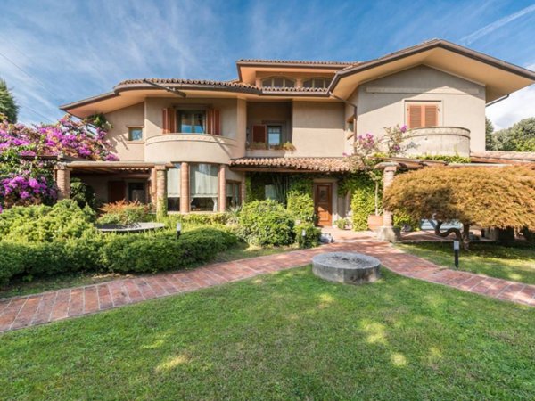 casa indipendente in vendita a Forte dei Marmi