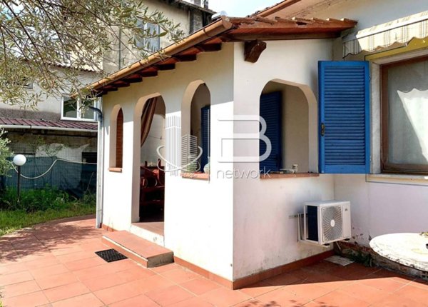 casa indipendente in vendita a Forte dei Marmi in zona Vaiana