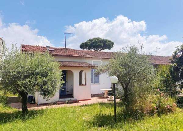 casa indipendente in vendita a Forte dei Marmi in zona Vaiana