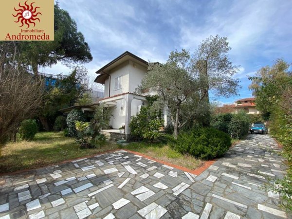 casa indipendente in vendita a Forte dei Marmi