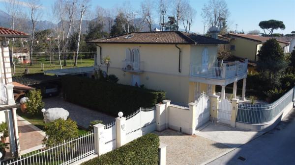 casa indipendente in vendita a Forte dei Marmi in zona Vittoria Apuana