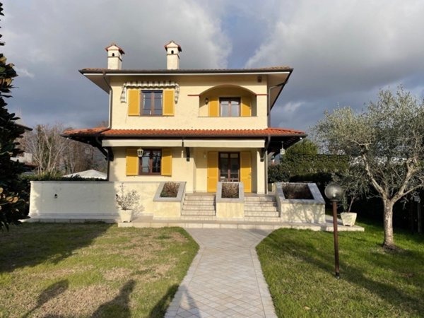 casa indipendente in vendita a Forte dei Marmi